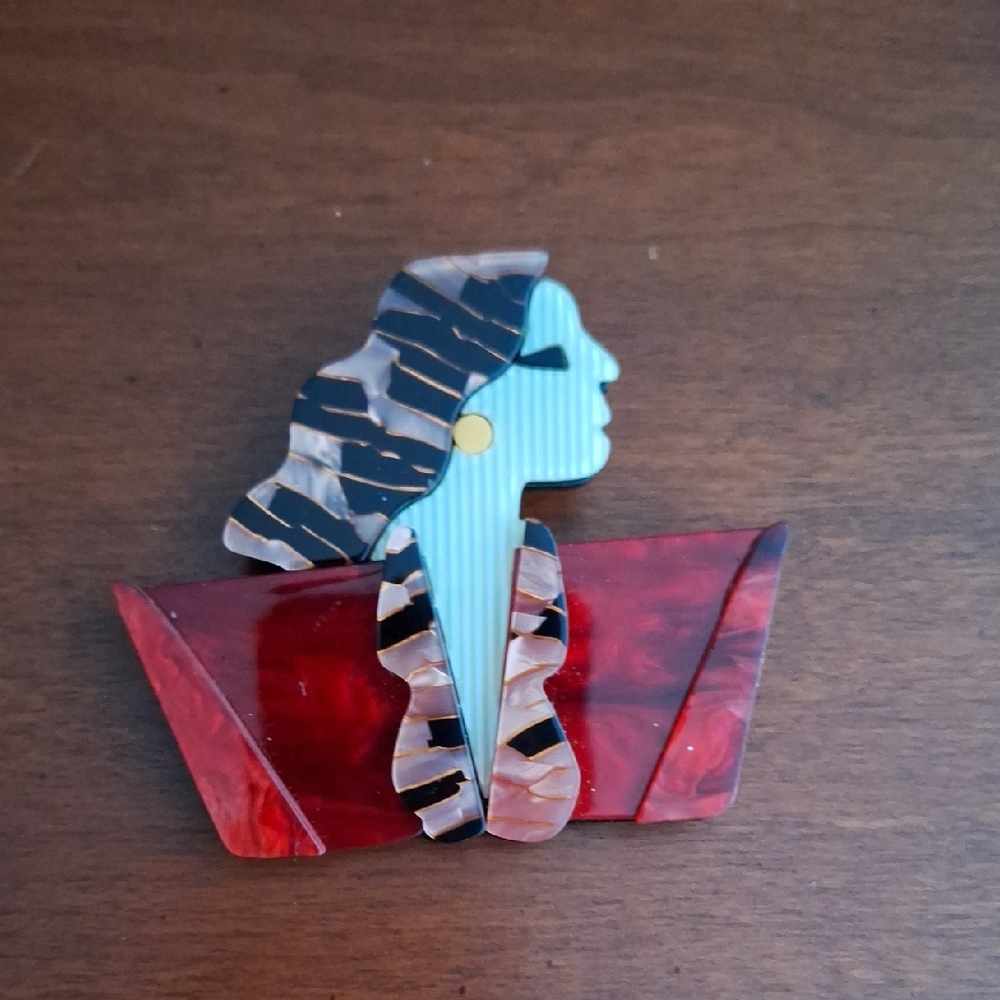Vintage Unmarked Femal Figure Plastic Brooch